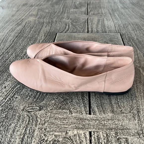 MaxMara made in Italy soft flexible leather light weight slip on ballet flats